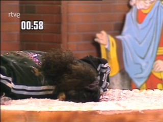 Spanish show head dunk in pies