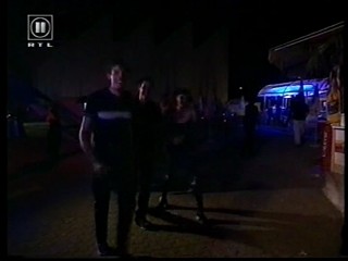 Nasser Schaum auf kuehler Haut - part 1 of 2