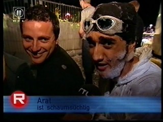 Nasser Schaum auf kuehler Haut - part 1 of 2