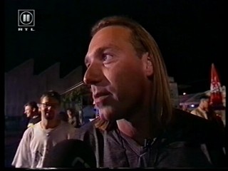 Nasser Schaum auf kuehler Haut - part 1 of 2