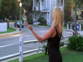 Desperate Housewives - Every Day a Little Death - Garden shower