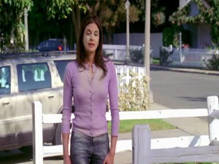 Desperate Housewives - Every Day a Little Death - Garden shower