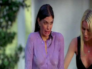 Desperate Housewives - Every Day a Little Death - Garden shower