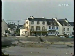 Arte - white dresss in sea and rowing boat