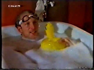RTL - Badewanne im weissen Hosenanzug