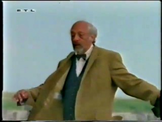 RTL - lady wading wearing white trousers-qt