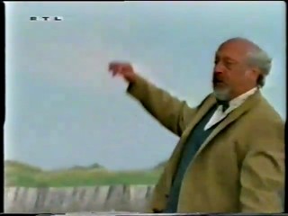 RTL - lady wading wearing white trousers-qt