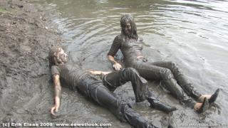 EE Wetlook, sample of Naomi & Sharon having a mudfight