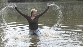 EE Wetlook, sample of Carmen in jeans in pond