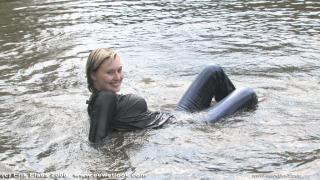 EE Wetlook, sample of Carmen in jeans in pond
