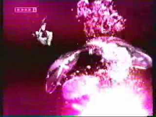 Barnen paa Luna, Titans, Endelig Fredag