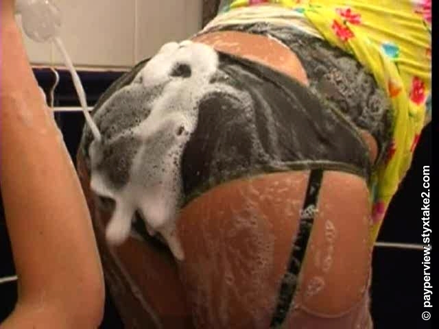 Lana Cox and Teresa Scott soaping in a tub (#070)