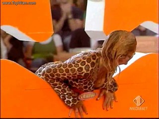 Distraction - pool dunking game