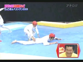 Japanese girl into the lotion oil pool.