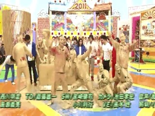 Japanese girl dunk in golden slime!