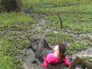 Mud bathing (TV/TG)