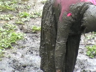 Mud bathing (TV/TG)