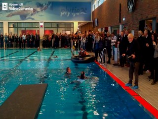 BÃ¼rgermeisterin geht baden