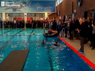 BÃ¼rgermeisterin geht baden