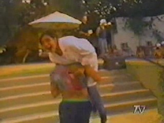 Chilean karaoke show.