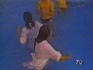 Chilean karaoke show.