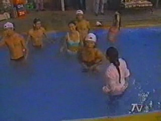 Chilean karaoke show.