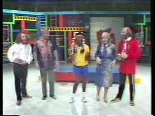 Circus Pie Fight,  Bette Midler, Crackerjack,  How Dare You