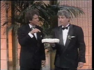 Gameshow Female Lotto Moderator pied