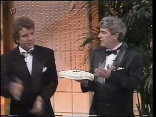 Gameshow Female Lotto Moderator pied