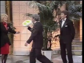 Gameshow Female Lotto Moderator pied