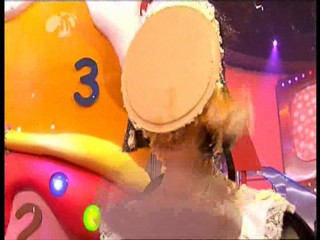 Holly pied in 3 scenes