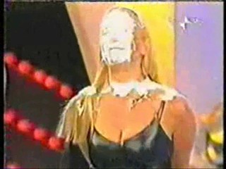 Blonde women pied