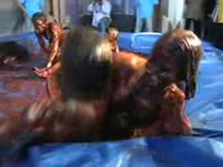 Howard Stern Pudding Bowl Queen