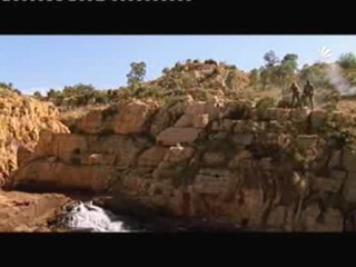 Im Brautkleid durch Afrika 