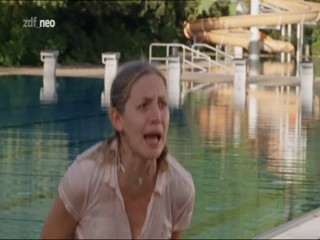 Die SchÃ¶ne vom Beckenrand