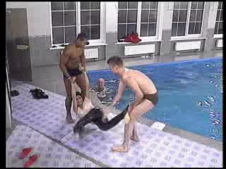 Russian Big Brother - jeans in pool
