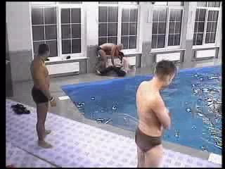 Russian Big Brother - jeans in pool