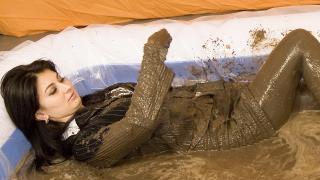 Heels'n'Legs Messy Trailer  - May