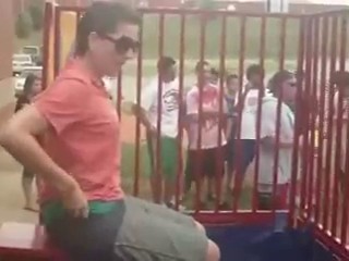 Mo Rielly of 95.5 The Beat gets wet