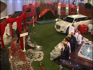 Celebrity Big Brother - Red Carpet Obstacle Course - Clip 5/6