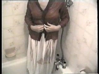 Mirrel in the shower