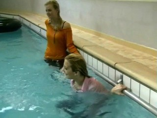 Wetclothinggirls Lindsay and Sanne