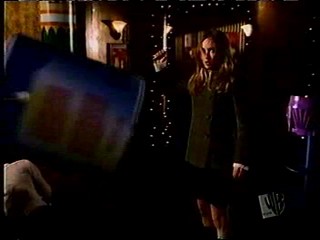 Smallville -- Sarah Carter Red Paint