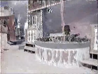 Gyob Sister in Green