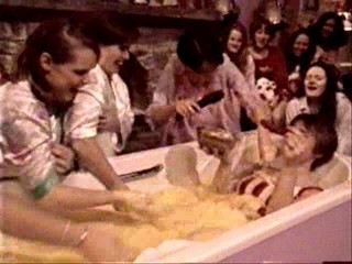 Pyjama Party - Cream Bath Tub