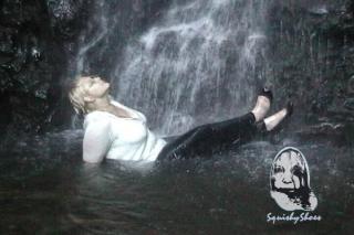 Hoodie Sweater in the Falls