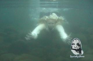 Hoodie Sweater in the Falls