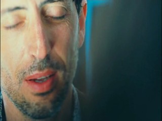 Un bonheur n'arrive jamais seul (Happiness Never Comes Alone)