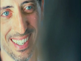 Un bonheur n'arrive jamais seul (Happiness Never Comes Alone)