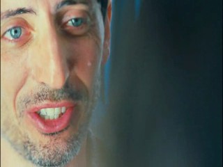 Un bonheur n'arrive jamais seul (Happiness Never Comes Alone)